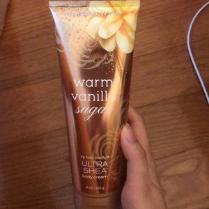 Warm vanilla sugar (Bath & body works) lotion